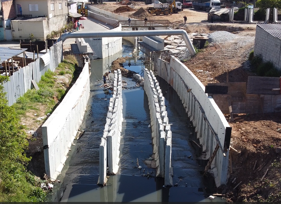 Canalização Córrego Três Pontes