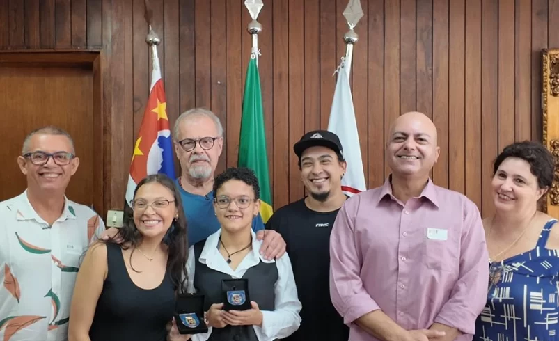 Ricardo Teixeira adota seis projetos do Parlamento Jovem Ensino Médio